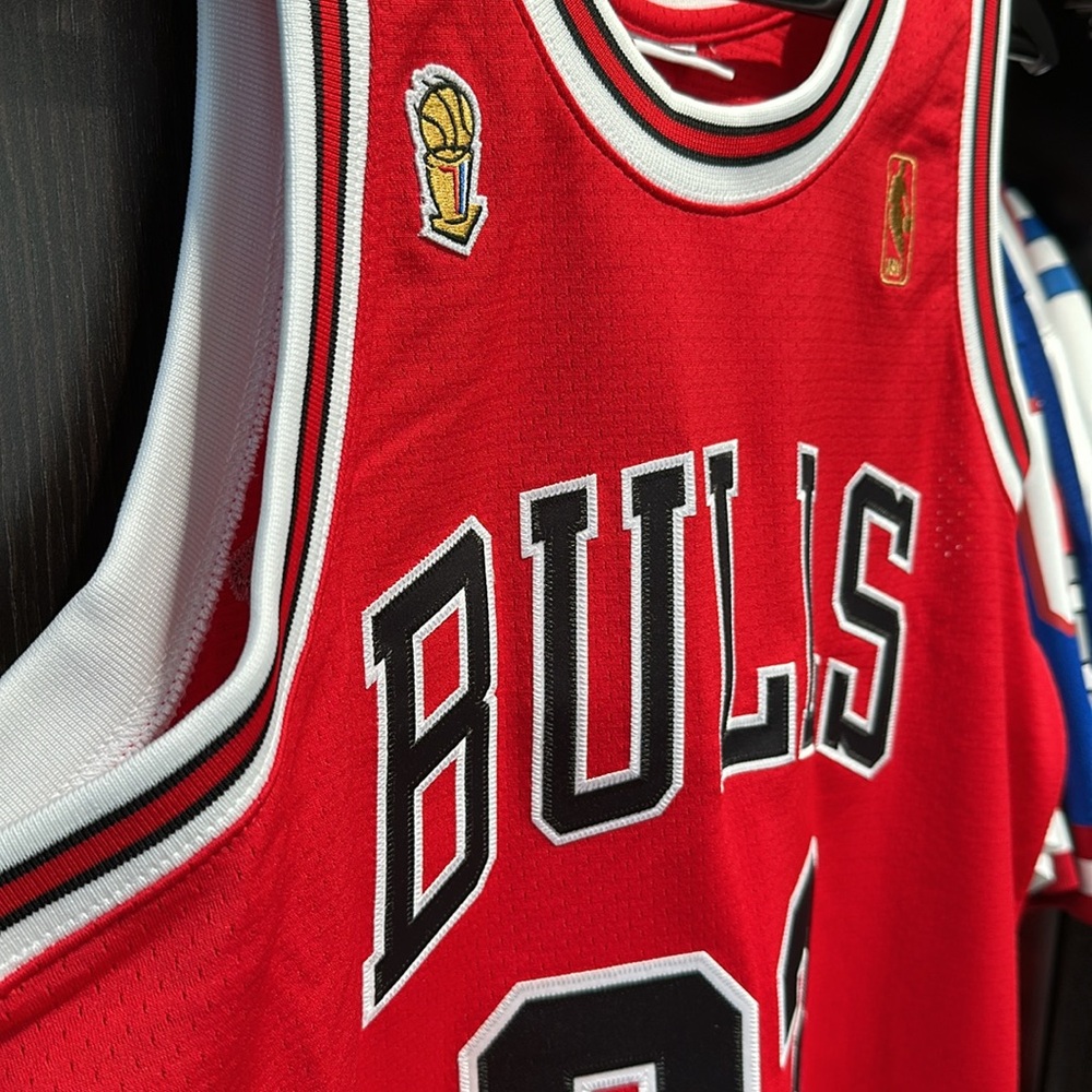 Michael Jordan Chicago Bulls Mitchell & Ness 1996/97 Throwback Authentic Jersey - Picture 5 of 6